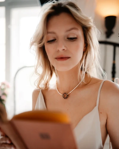 perłowy choker.webp
