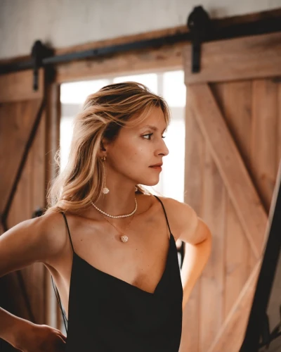 perłowy choker.webp