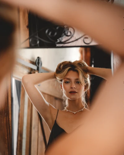 kolia z drobnych pereł.webp