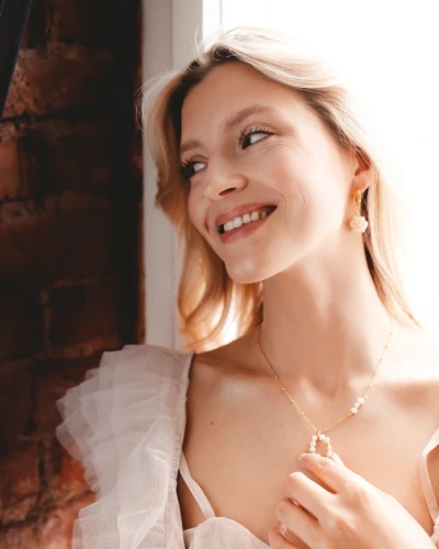 srebrne kolczyki kulka pereł.webp